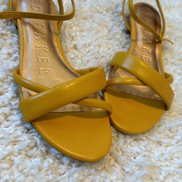 Ted Baker London Womens Leather Crisscrossing Straps Sheahh Sandal Yellow Size 8 - Picture 5 of 6